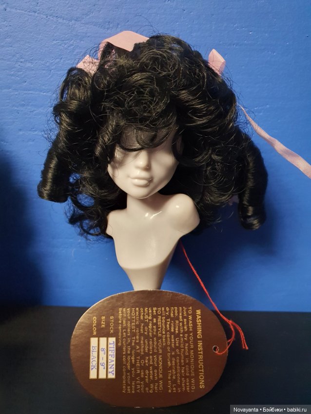 Парик Monique Tiffany 8 - 9 чёрный с розовыми ленточками (фото 2)