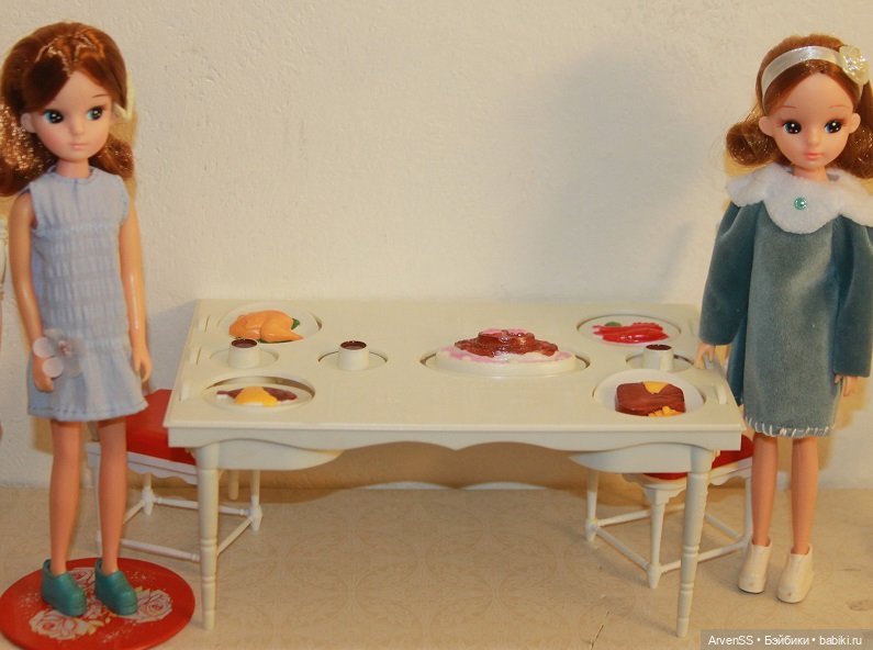 Раритетный набор столовой мебели для Ликки 2 поколения компании Такара