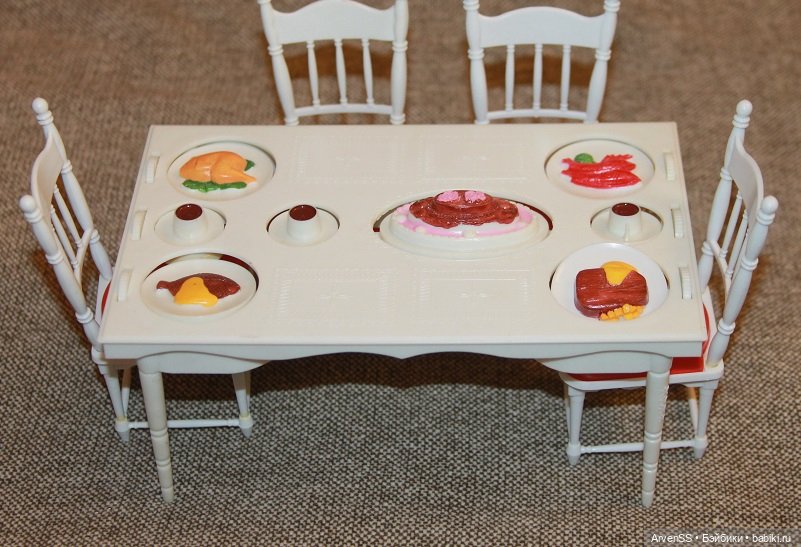 Раритетный набор столовой мебели для Ликки 2 поколения компании Такара