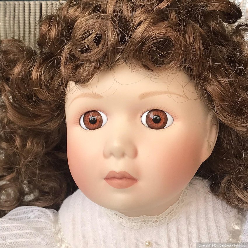 Коллекционная фарфоровая кукла B.Mullins (фото 3)