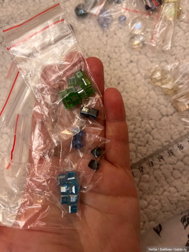 Куча крупных бусин Циркон для украшений куклам (фото 3)