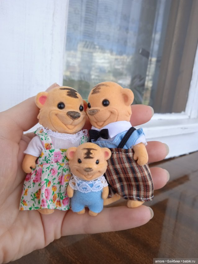 Миниатюрная семейка тигров