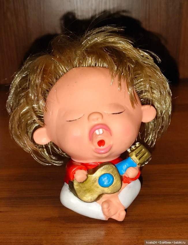 Игрушка Югославия Мальчик с гитарой