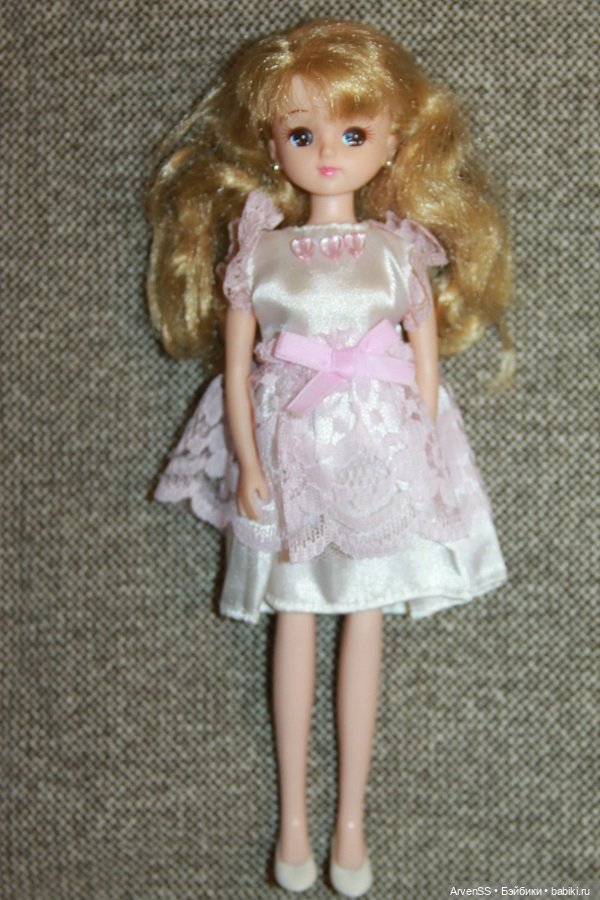 Светловолосая голубоглазая Ликка 4 поколения