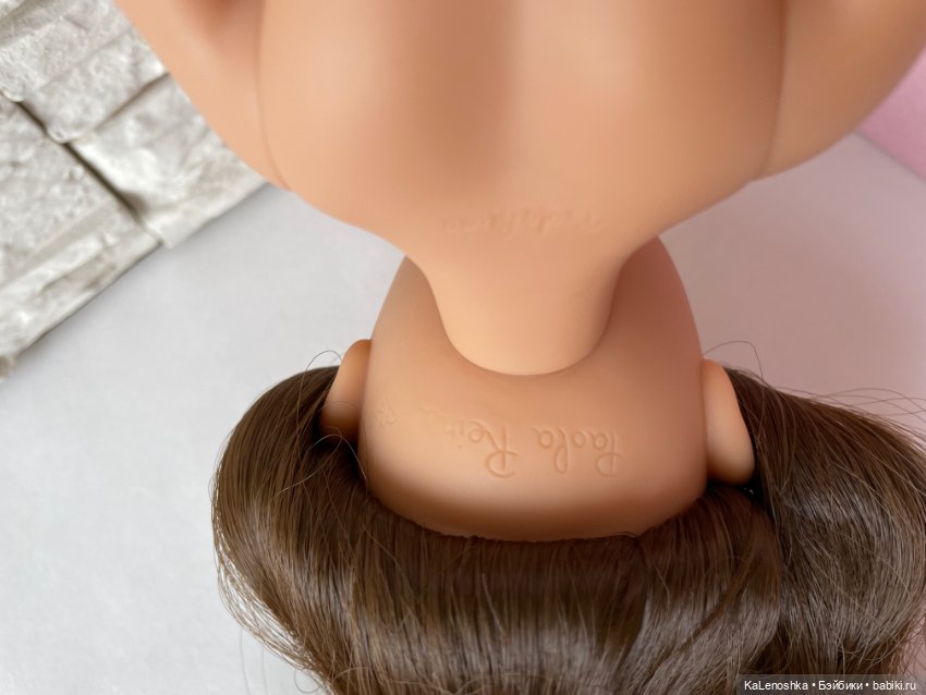 Кэрол с челкой шатенка, с карими глазами, Паола Рейна(Paola Reina), нюд