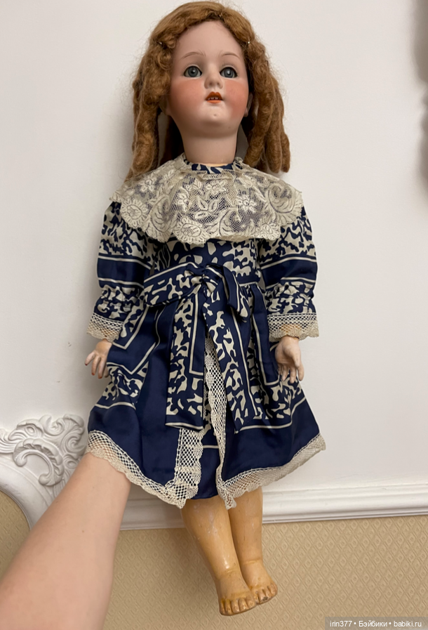 Шелковое платье для антикварной куклы