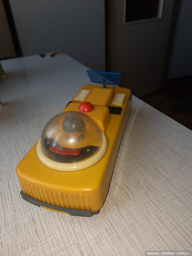 Игрушки конец 70х - начало 80х годов ( весы, луноход, бензовоз) (фото 3)