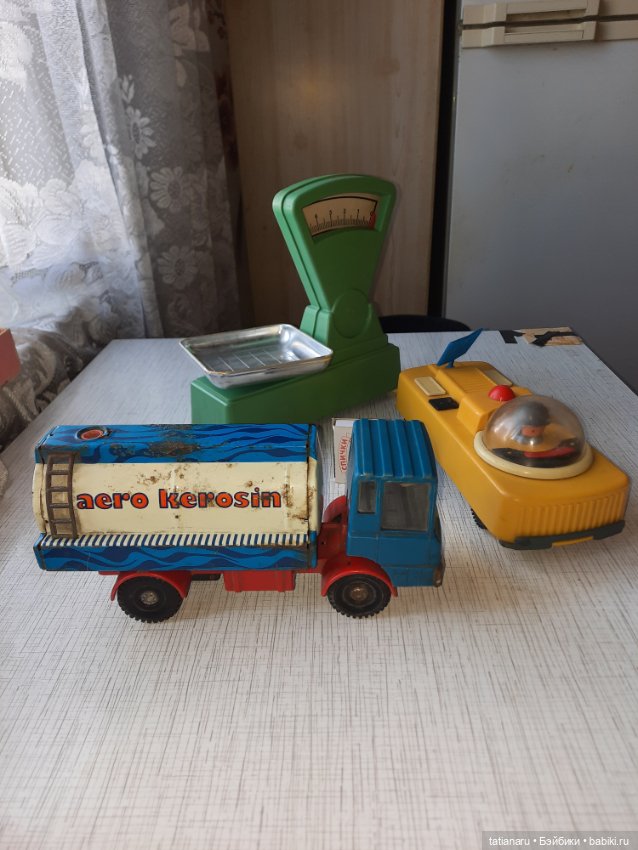 Игрушки конец 70х - начало 80х годов ( весы, луноход, бензовоз)