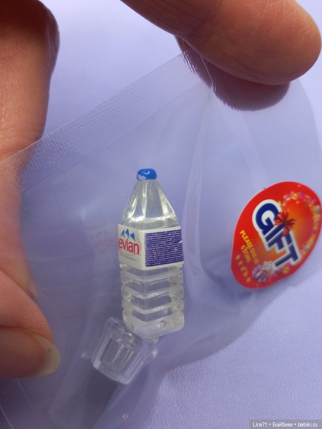 Бутылочка минералки со стаканчиком (фото 3)