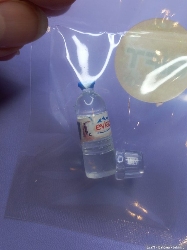 Бутылочка минералки со стаканчиком (фото 2)