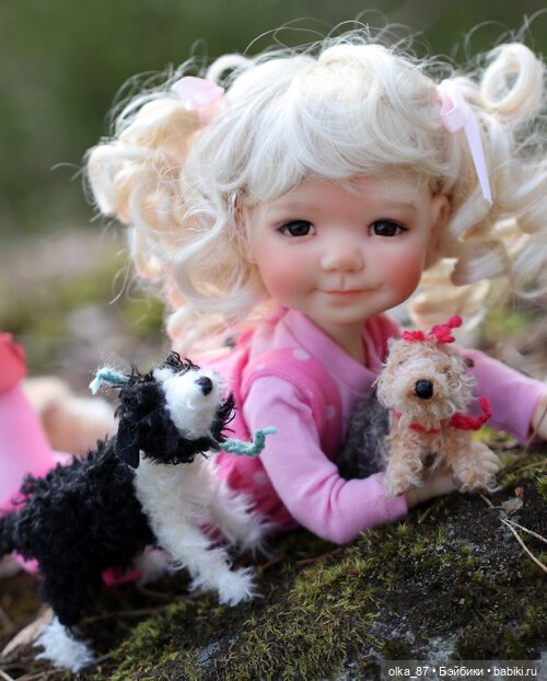 Bailey Meadow dolls cream