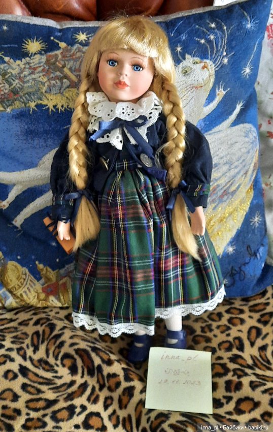 Девочка с косичками из The Leonardo Collection (фото 2)