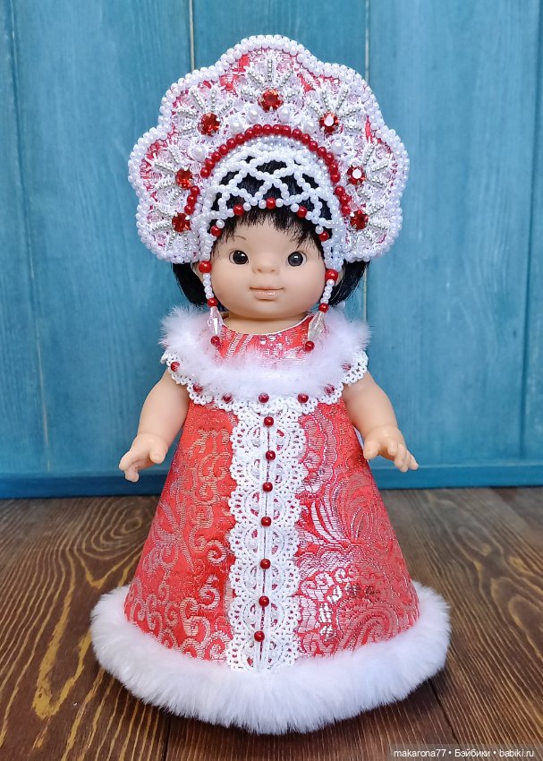 Костюм "Снегурочка в кокошнике" для пупса Паолитос 21 см, цвет красный (фото 4)