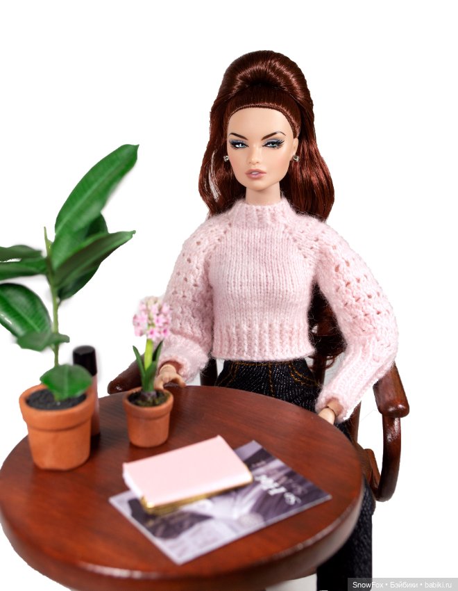 Деревянный круглый столик 1:6 "Василек" (подходит для кресел)для кукол Barbie, Momoko, Integrity toy (фото 3)