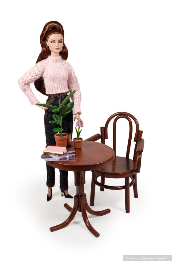Деревянный круглый столик 1:6 "Василек" (подходит для кресел)для кукол Barbie, Momoko, Integrity toy (фото 4)