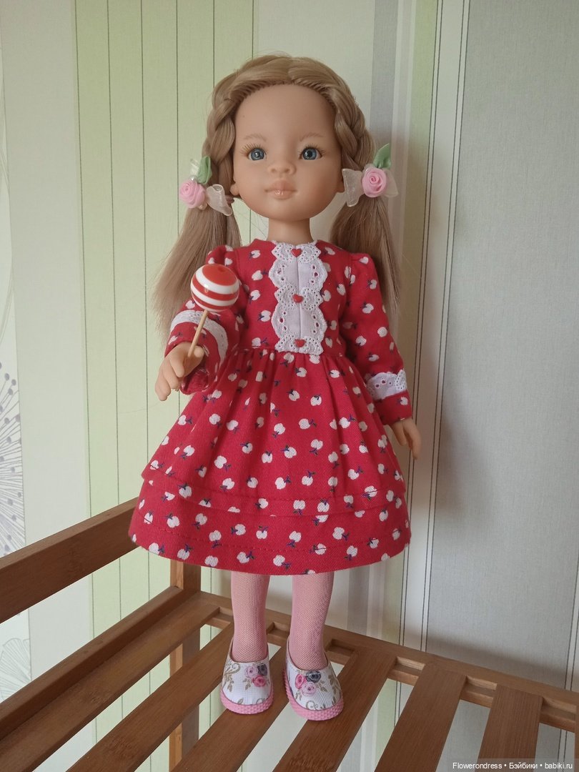 Платье с длинными рукавами на Паолу Рейну