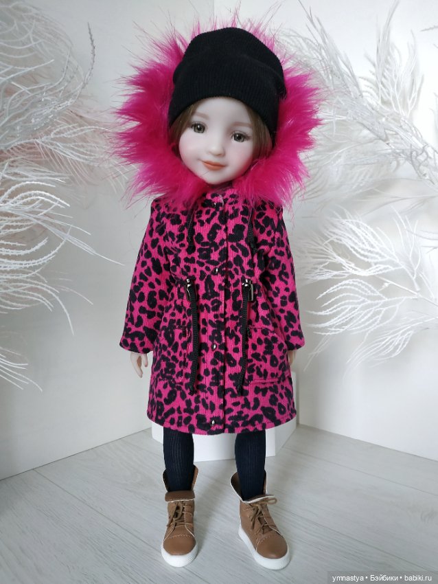 Куртка для кукол Ruby Red Руби Ред 37 см (фото 3)
