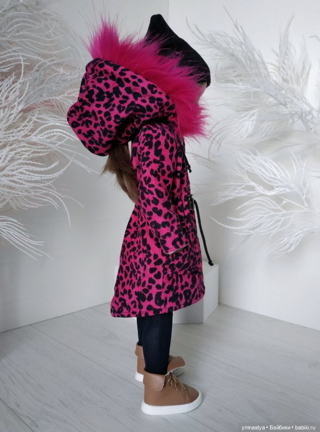 Куртка для кукол Ruby Red Руби Ред 37 см (фото 4)