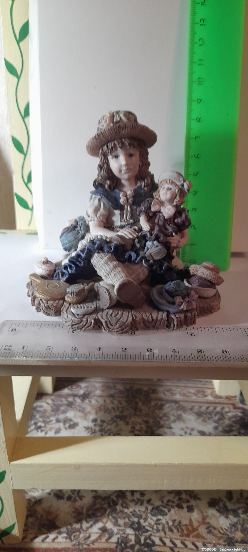 Эшли с Крисси одеваются — Статуэтки (фото 6)