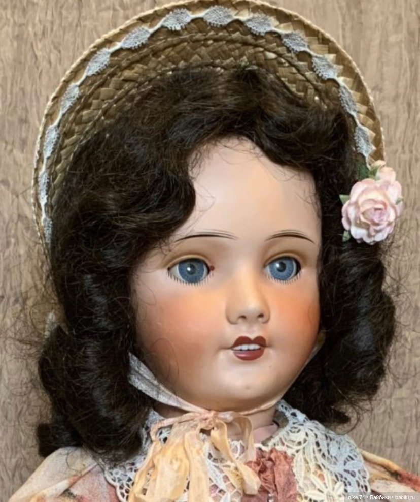 Романтичное платье для большой куклы