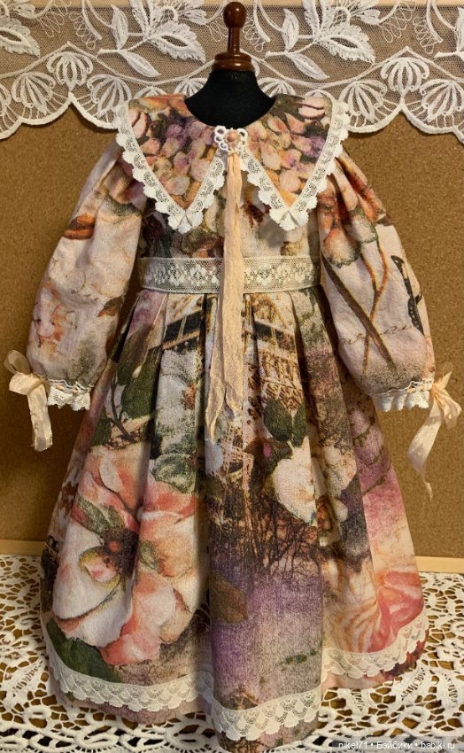 Романтичное платье для большой куклы