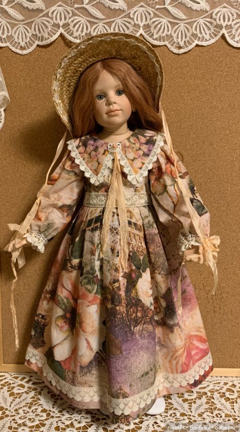 Романтичное платье для большой куклы