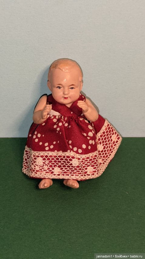 Очаровательный целлулоидный пупсик Minerva с рельефными волосами, высота 7 см (фото 3)