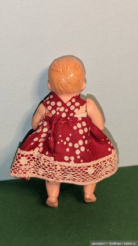 Очаровательный целлулоидный пупсик Minerva с рельефными волосами, высота 7 см (фото 2)