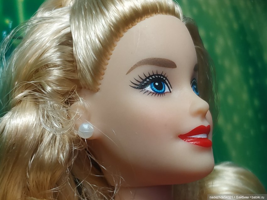Барби Праздничная 2022 Блондинка (фото 6)
