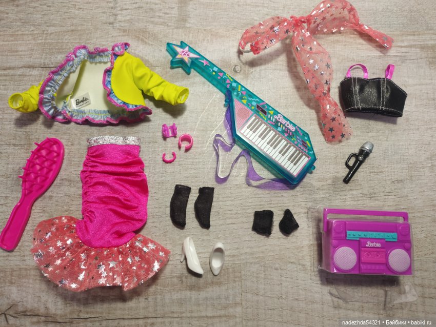 Аутфит Барби музыкант Barbie Rewind 80s Night Out (4)