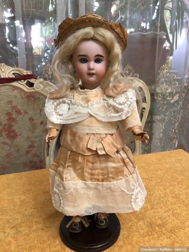 Комплект платье и шляпка для антикварной куколки