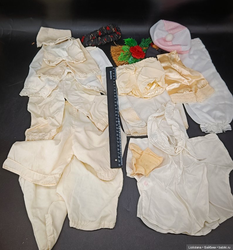 Лот винтажной одежды для кукол