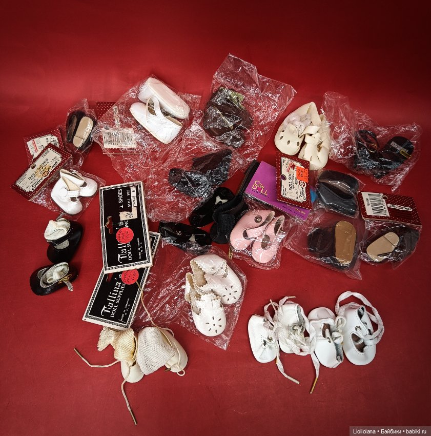 Лот винтажной обуви для кукол