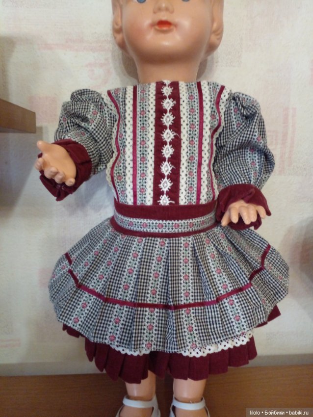 Платье для винтажной куклы