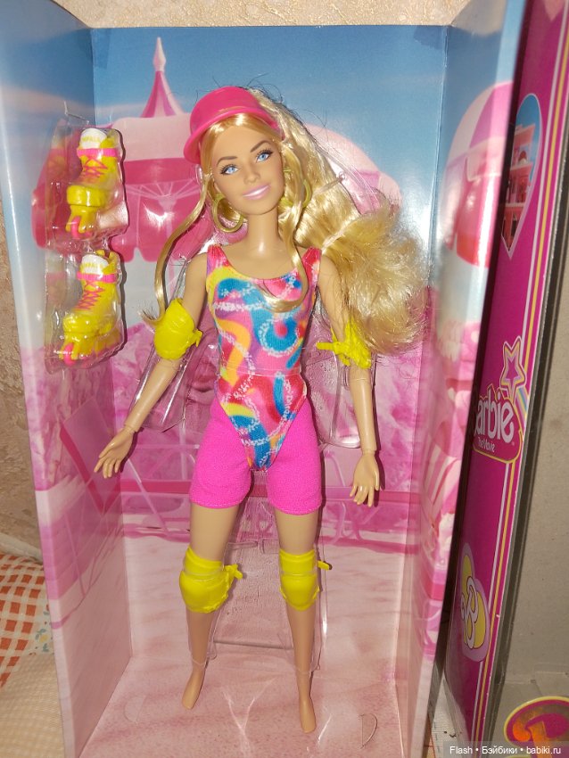 Марго Робби Barbie НРФБ на роликах