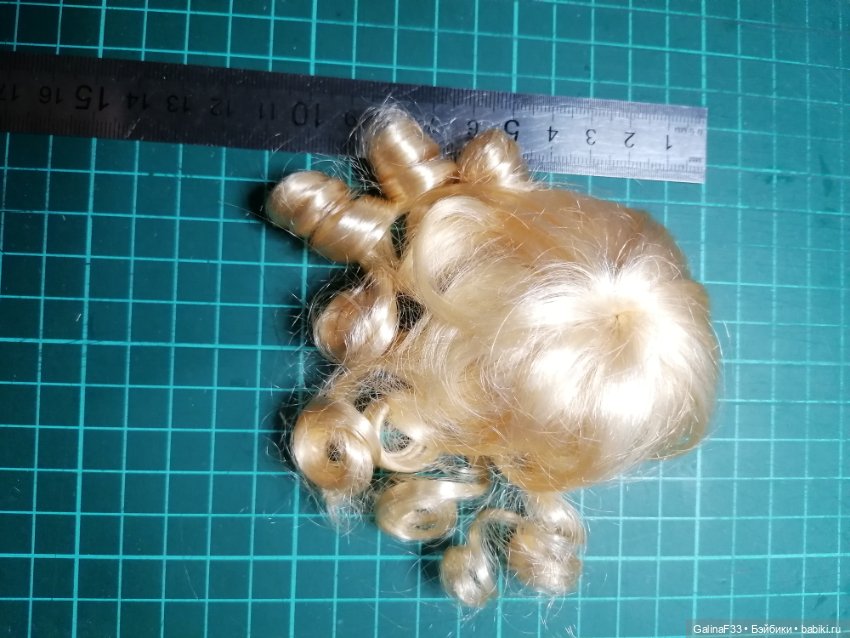 Парик из искусственных волос на сетке