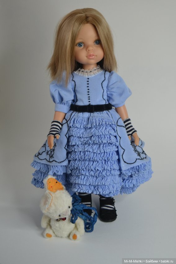 Комплект одежды "Алиса в стране чудес" на Paola Reina (фото 6)