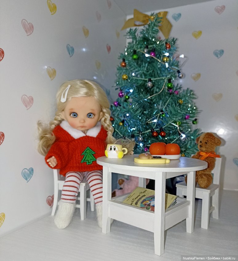 кукла под елку своими руками. санта клаус на телескопических ножках. новогодние игрушки на длинных ногах. костюм деда мороза для куклы. девочка елка крючком.