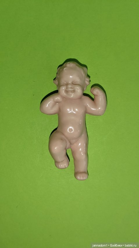 Пупсик-ангелочек Ges.gesch.hels из колкого пластика, высота 7,5 см