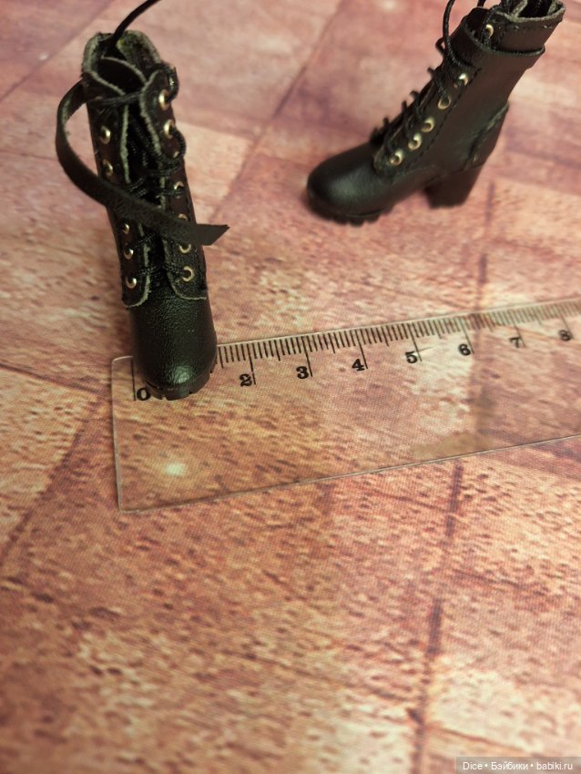 дети в валенках. сапоги резиновые для девочек. загадка детская про ботинки для детей. унты для детей. мама с ребенком в резиновых сапогах.