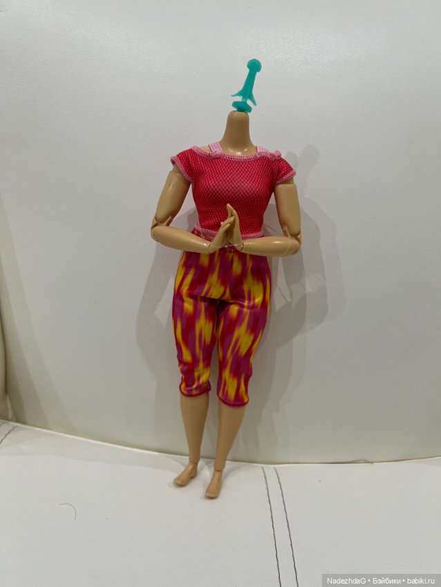 2 Тело Барби безграничные движения йога в аутфите