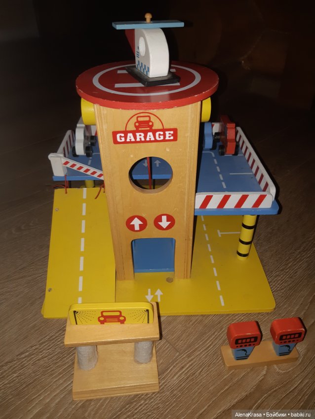 Деревянный гараж паркинг с вертолётной площадкой (фото 4)