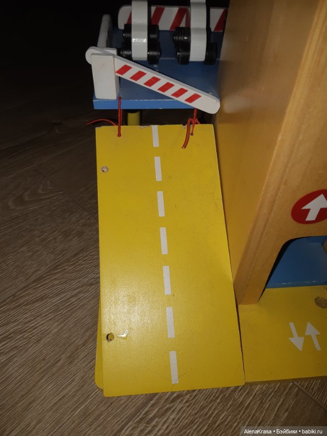 Деревянный гараж паркинг с вертолётной площадкой (фото 5)