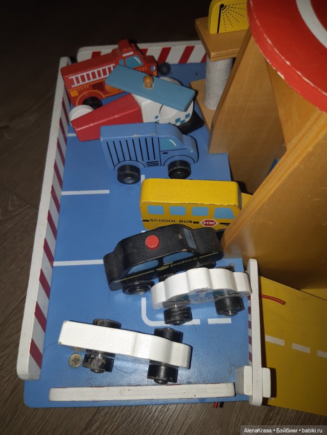 Деревянный гараж паркинг с вертолётной площадкой (фото 2)