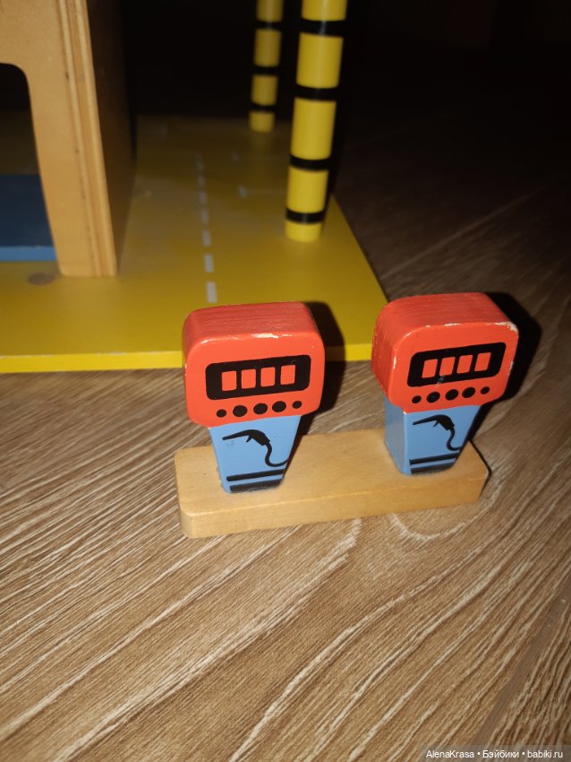 Деревянный гараж паркинг с вертолётной площадкой (фото 6)