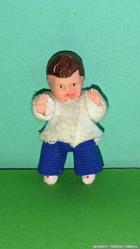 Резиновый пупсик Ari, родной аутфит, высота 7 см (фото 4)