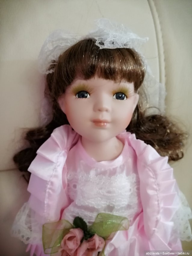 Коллекционная фарфоровая кукла Елена Angel Collection (фото 4)