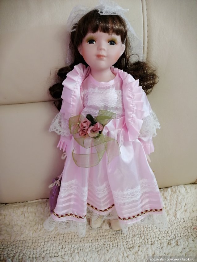 Коллекционная фарфоровая кукла Елена Angel Collection