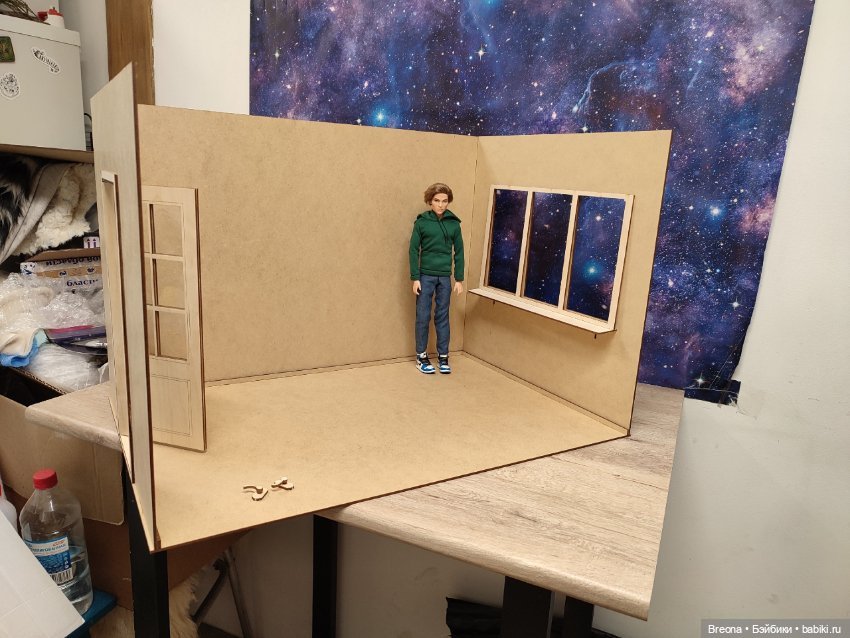 Румбокс с окном и дверью 1:6