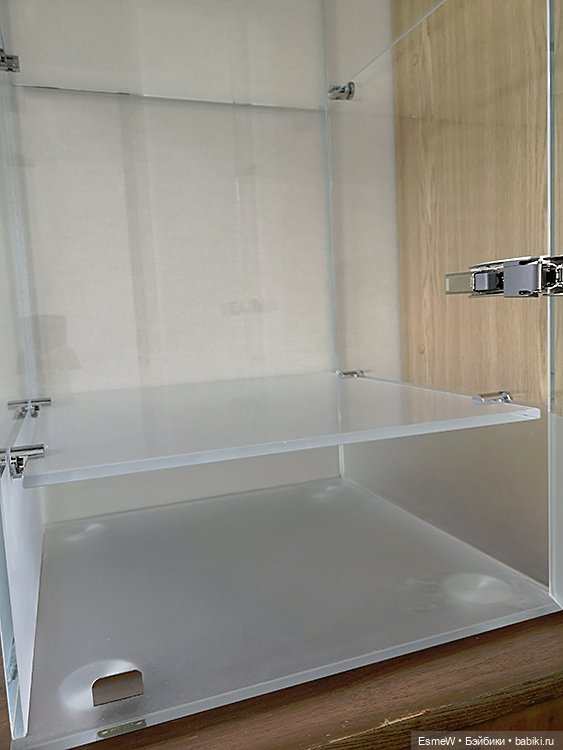 Премиум витрина из закаленного стекла для авторских кукол (фото 4)